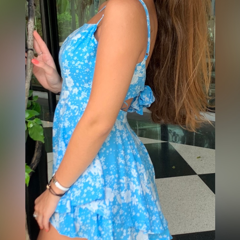 Blue floral romper size small (brand unknown) - Picture 4 of 4